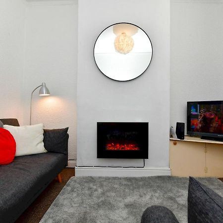 Pass The Keys Perfectly Located 3 Bed Home Close To The City Cardiff Exteriör bild